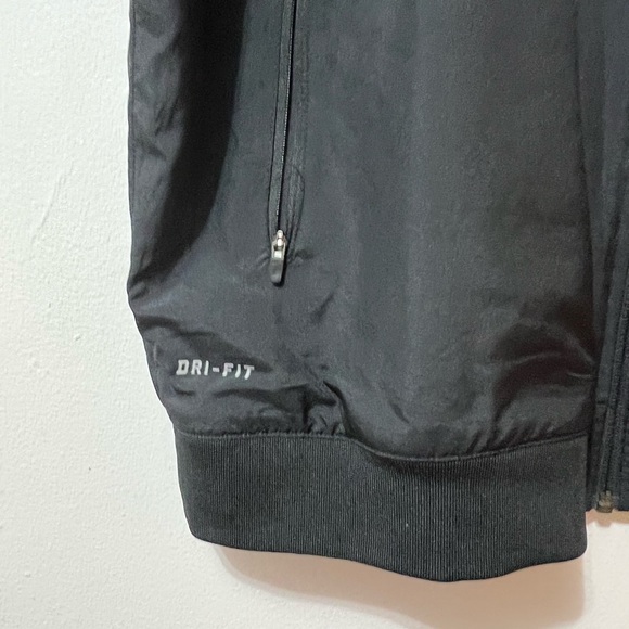 Nike Windbreaker - Picture 3 of 3